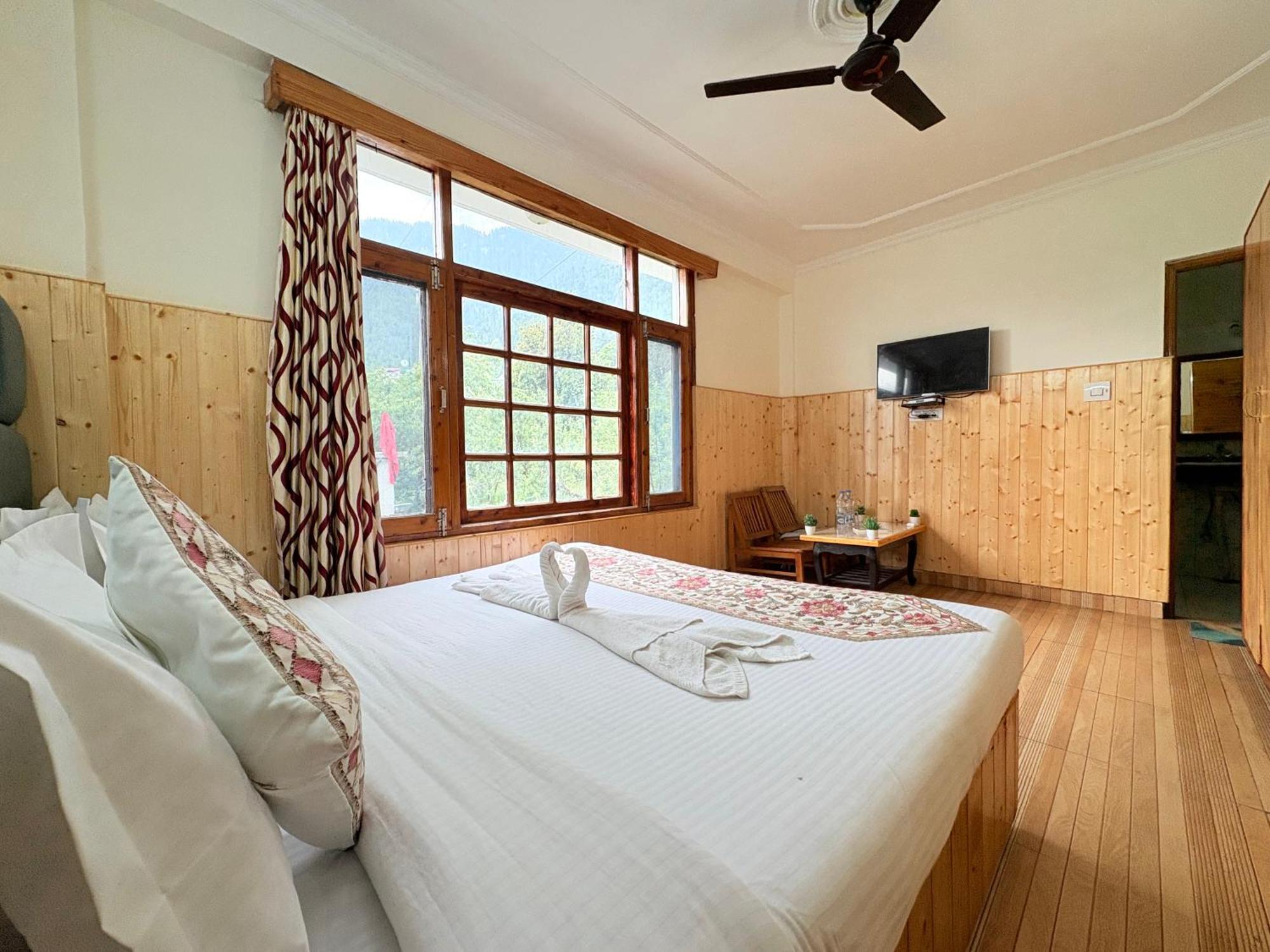 New Suraj - Nestled Near Hidimba Temple ! Rooftop Cafe With Hampta View ! Private Parking Hotel 2*